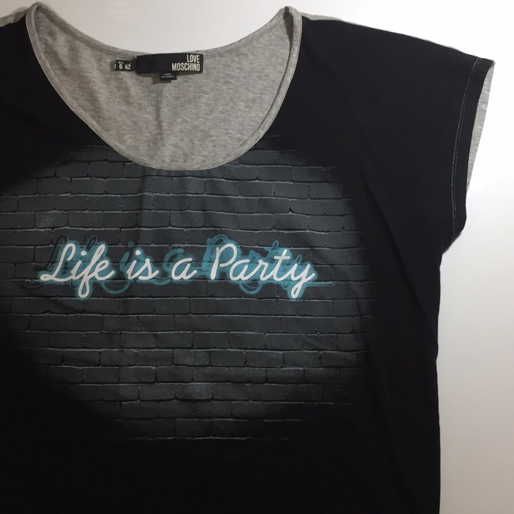 Love Moschino Tee✨ Size 6